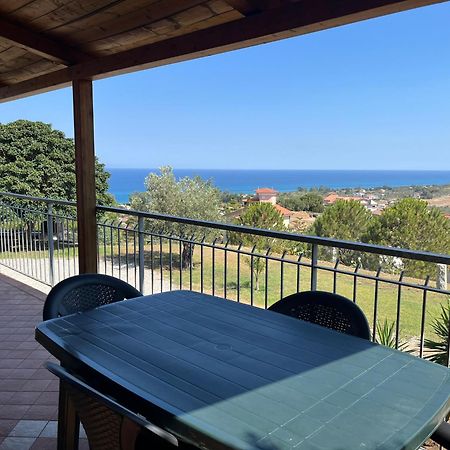 Luna Apartaments Badolato Marina Esterno foto